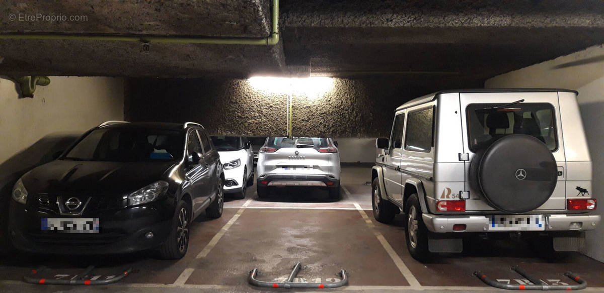 Parking à PARIS-3E