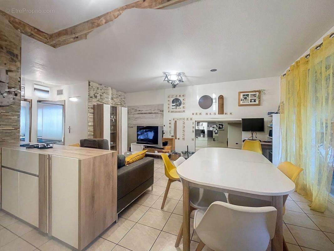 Appartement à ROQUEBRUNE-SUR-ARGENS