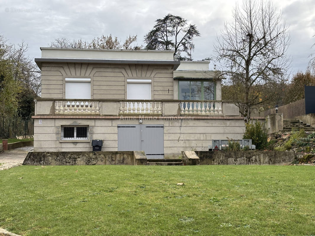 Maison à SAINT-CYR-SUR-MORIN