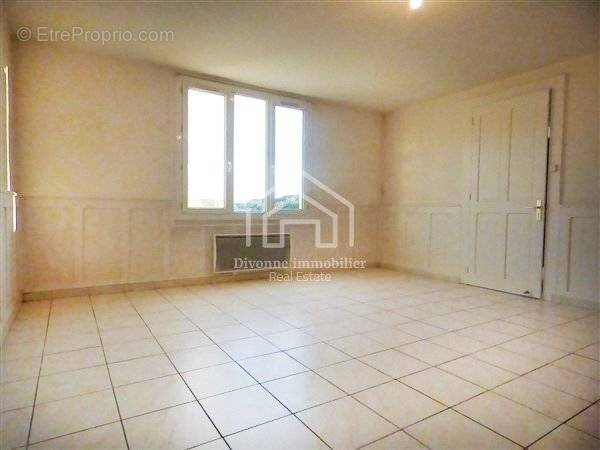 Appartement à CESSY