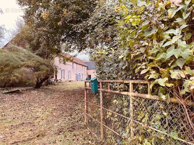 Maison à LA GUERCHE-SUR-L&#039;AUBOIS