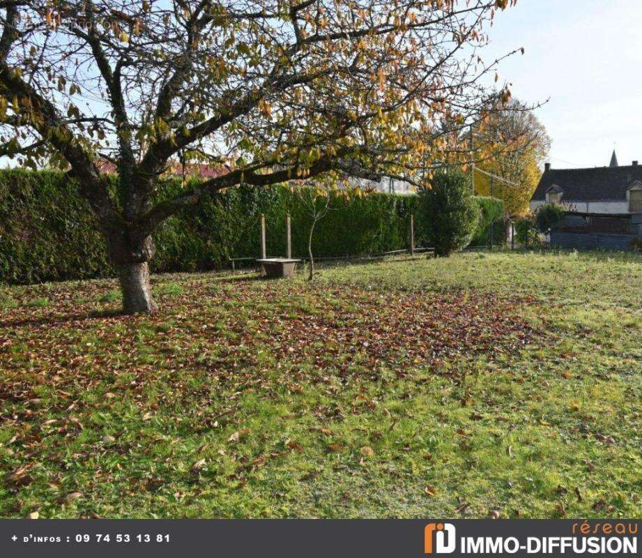 Terrain à COULOMMIERS-LA-TOUR