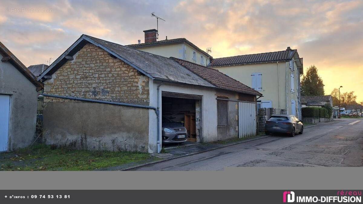 Parking à MAZIERES-EN-GATINE