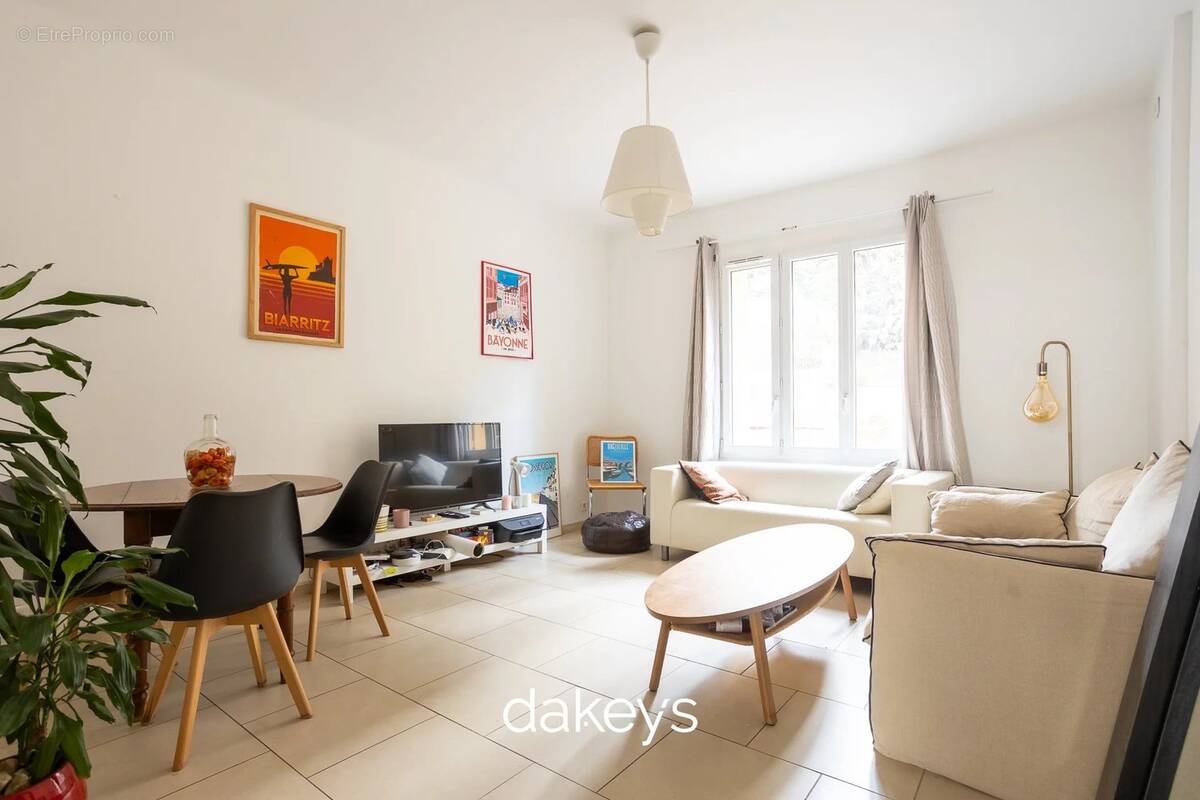 Appartement à MARSEILLE-5E