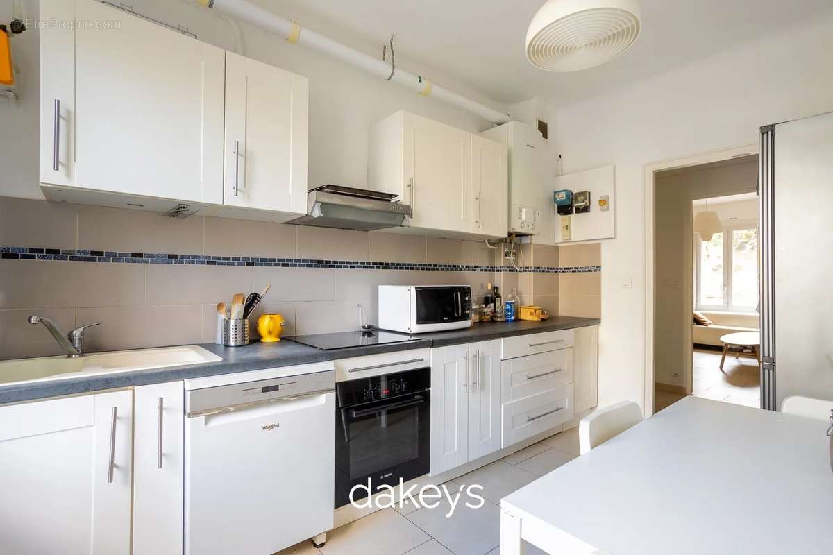 Appartement à MARSEILLE-5E