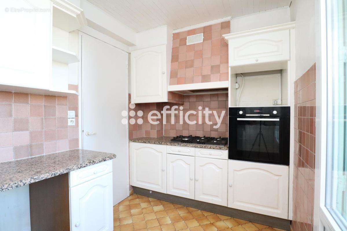 Appartement à MARSEILLE-5E