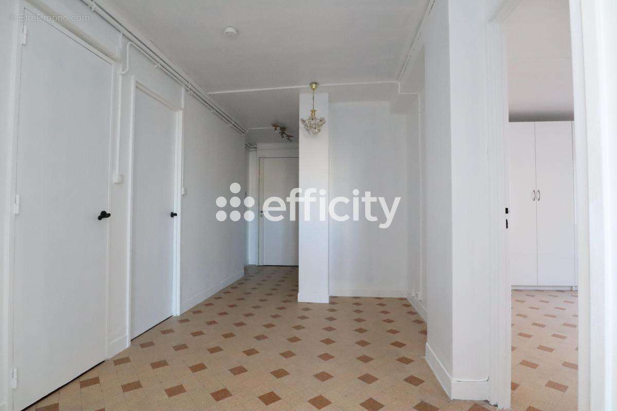 Appartement à MARSEILLE-5E