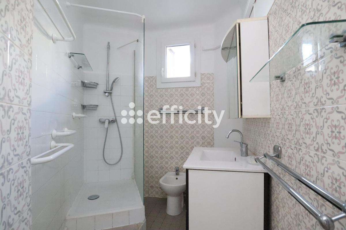 Appartement à MARSEILLE-5E