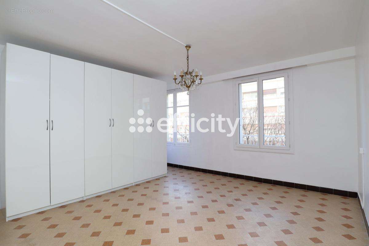 Appartement à MARSEILLE-5E