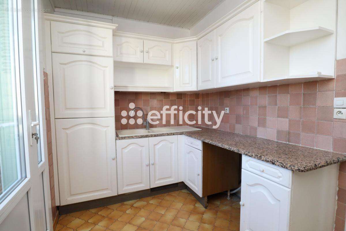 Appartement à MARSEILLE-5E