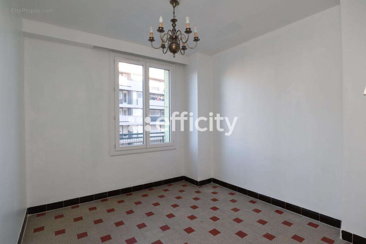 Appartement à MARSEILLE-5E