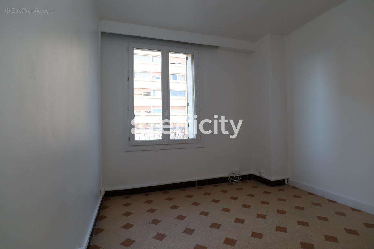 Appartement à MARSEILLE-5E