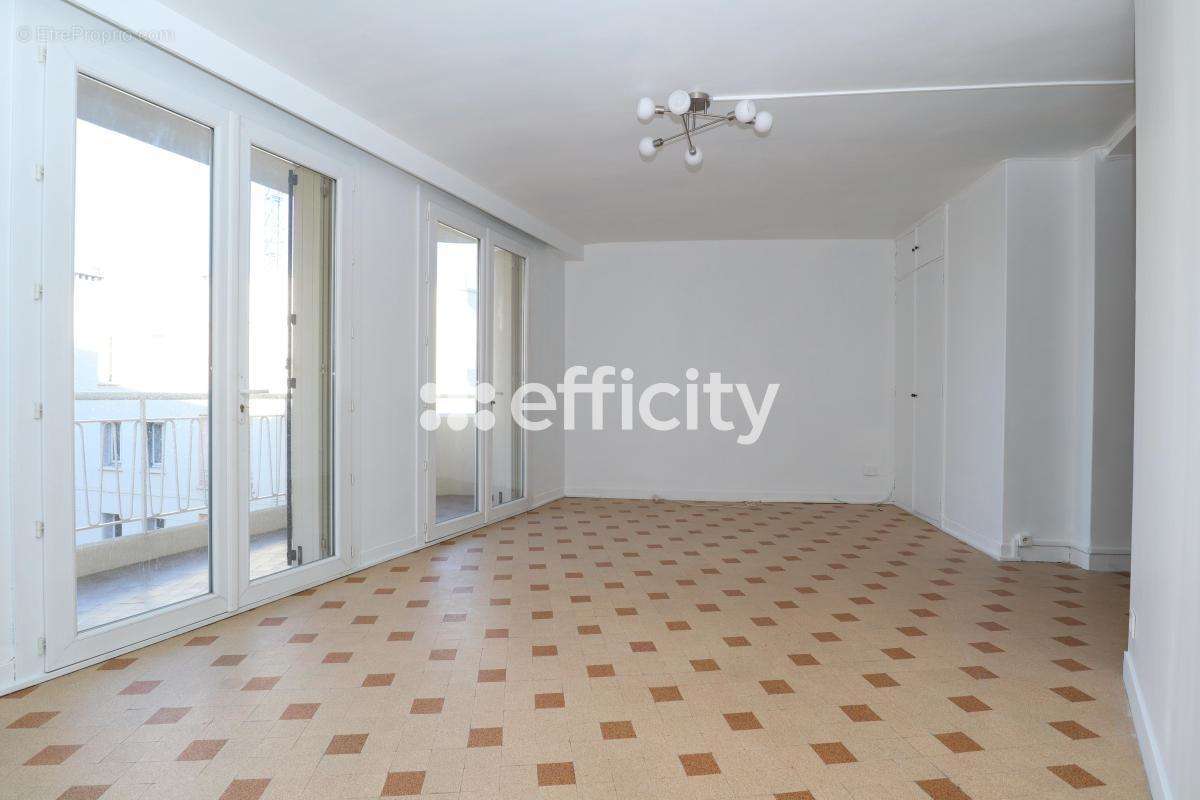 Appartement à MARSEILLE-5E