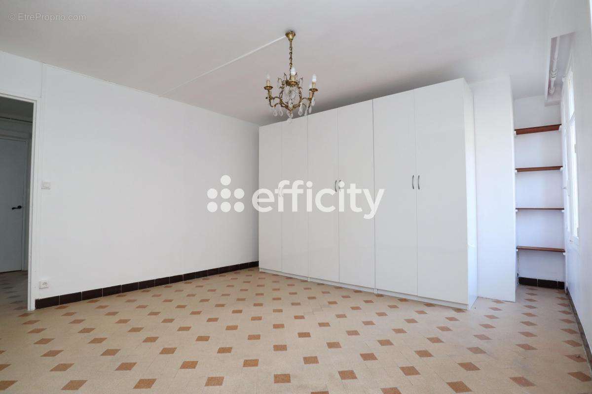 Appartement à MARSEILLE-5E