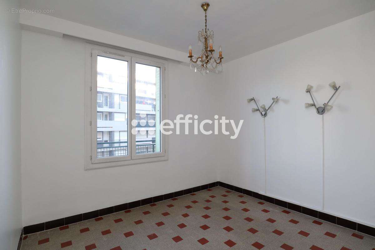 Appartement à MARSEILLE-5E