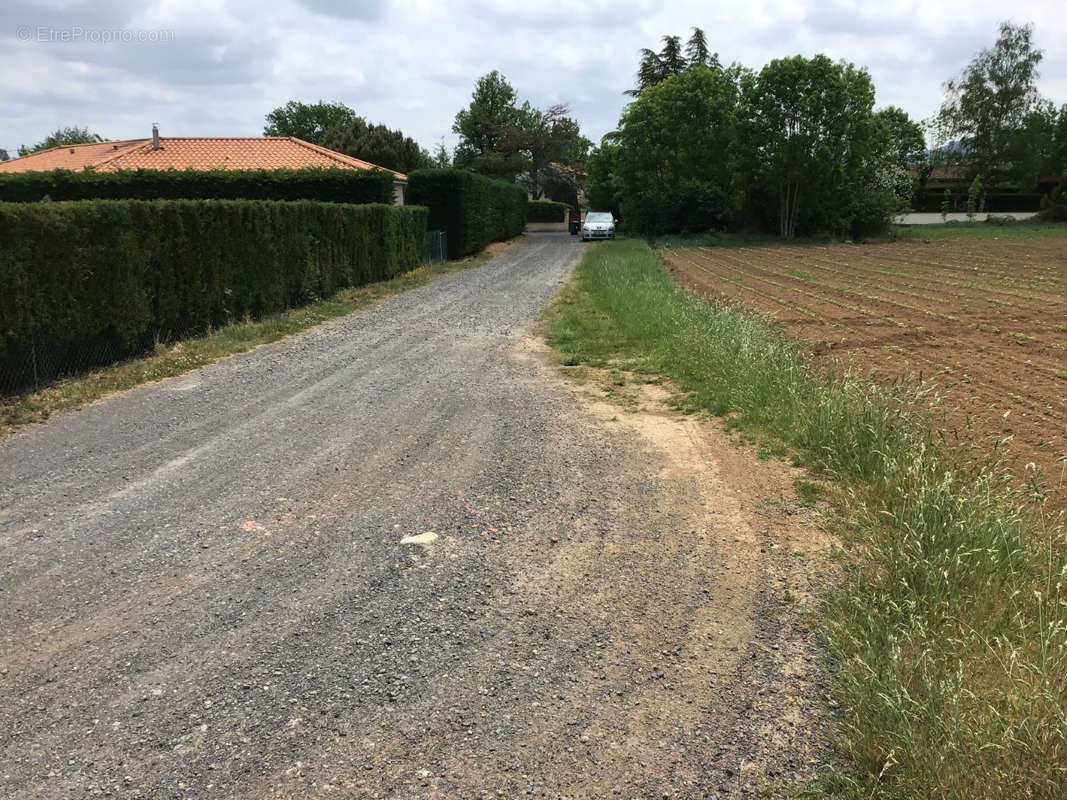 Terrain à SAINT-GERMAIN-LEMBRON