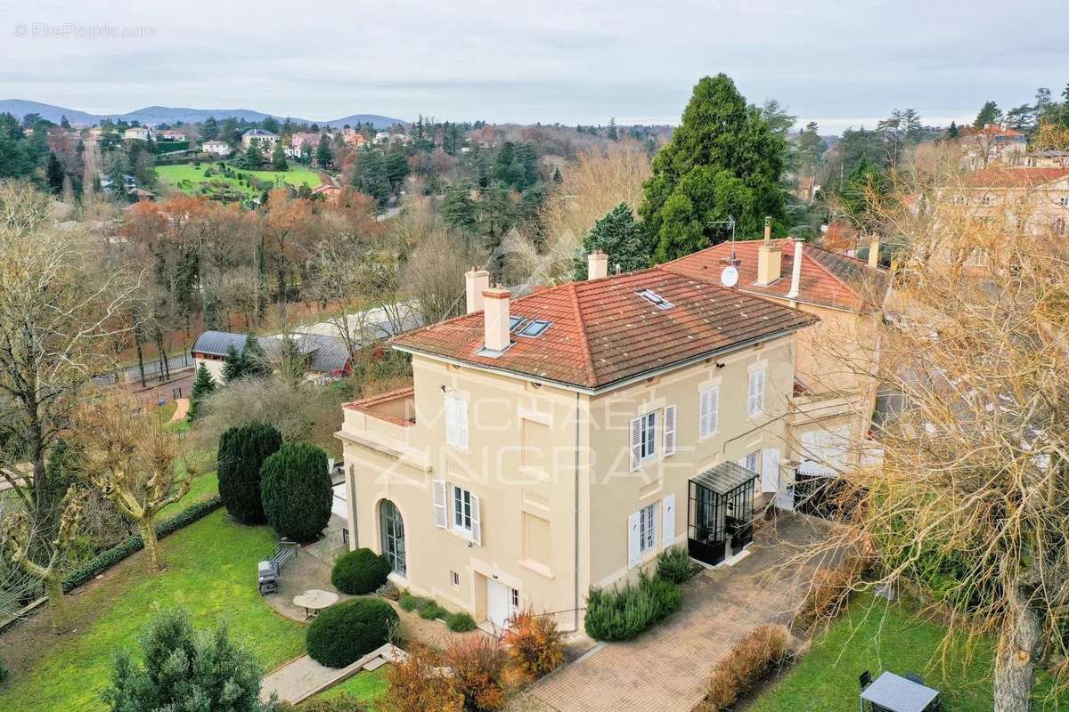 Maison à CHARBONNIERES-LES-BAINS