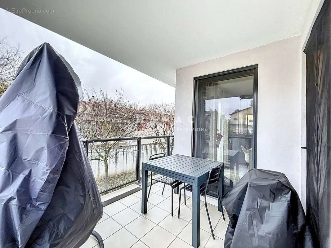 Appartement à SAINT-GENIS-LAVAL