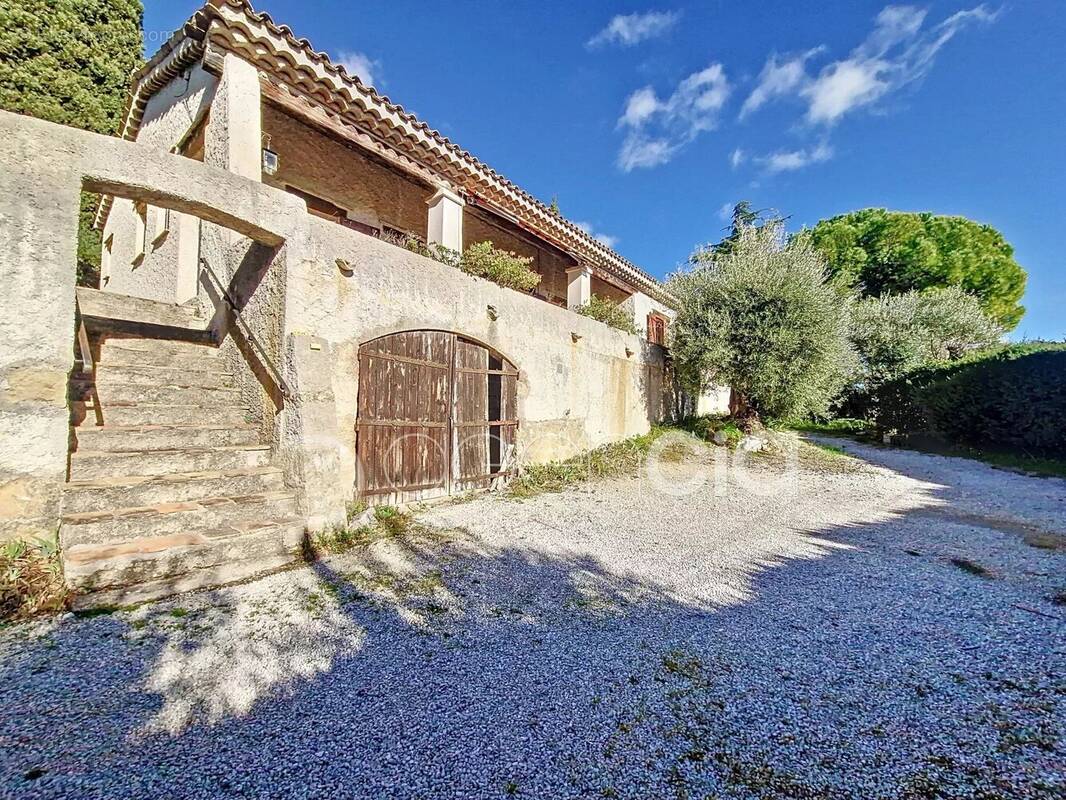 Maison à TOURRETTES-SUR-LOUP