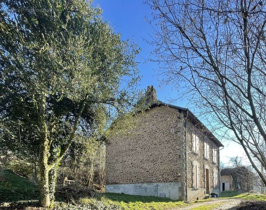 Maison à NEUVIC-ENTIER