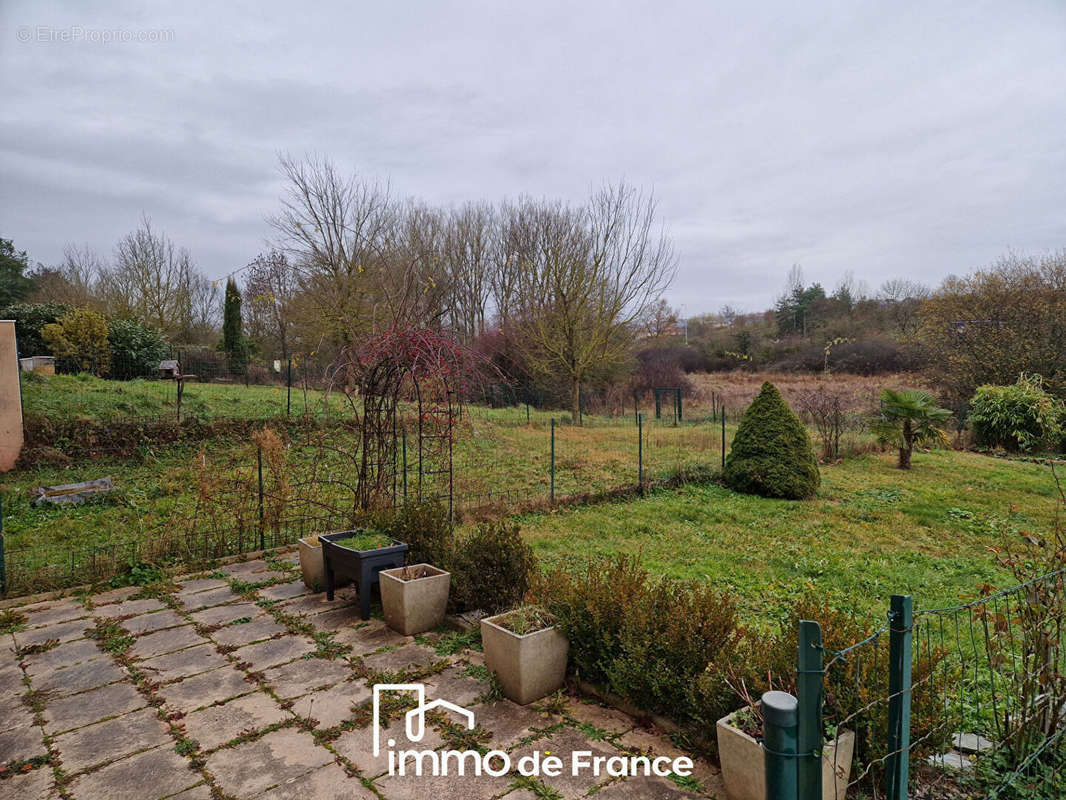 Appartement à ONET-LE-CHATEAU