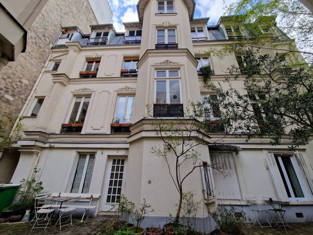 Appartement à PARIS-18E