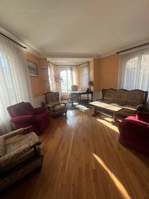 Appartement à COURBEVOIE