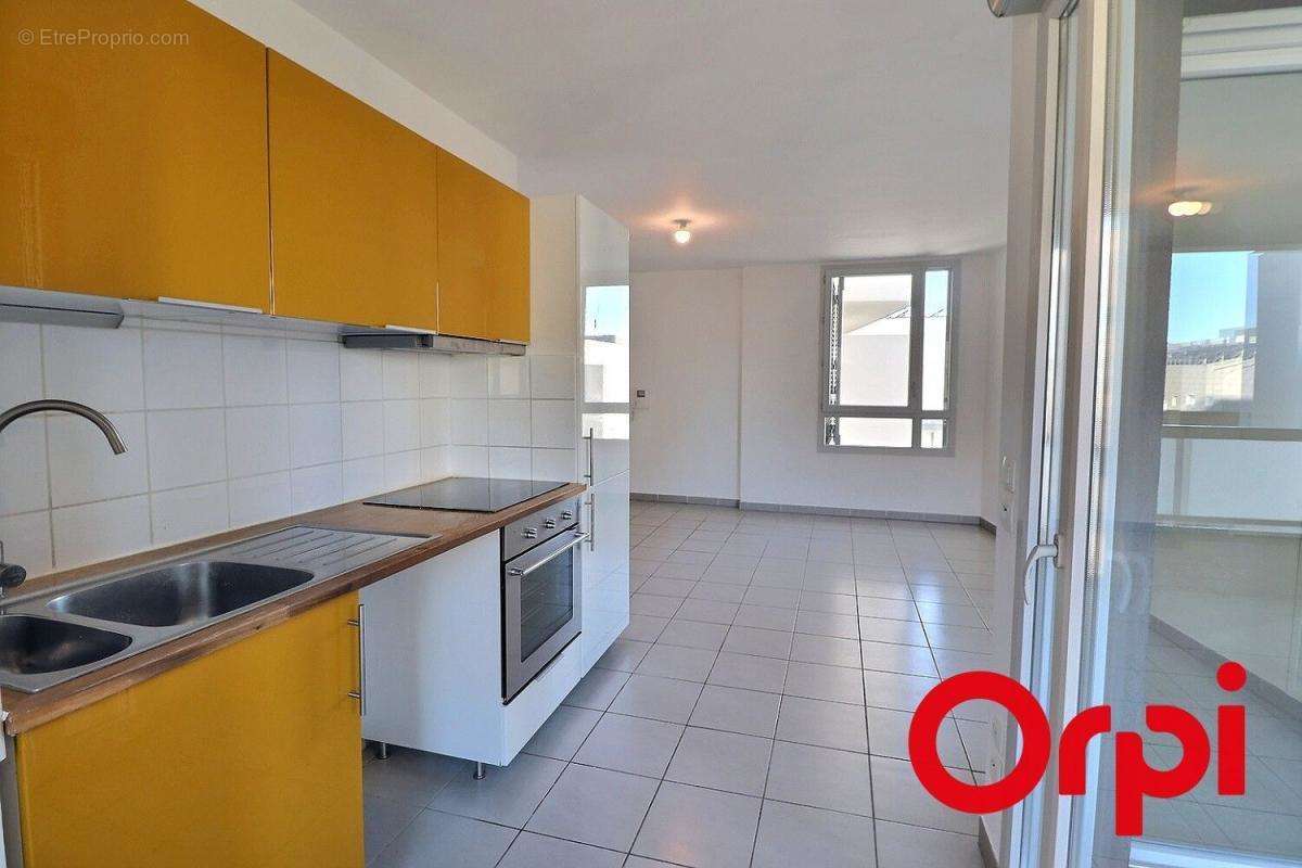 Appartement à MARSEILLE-3E