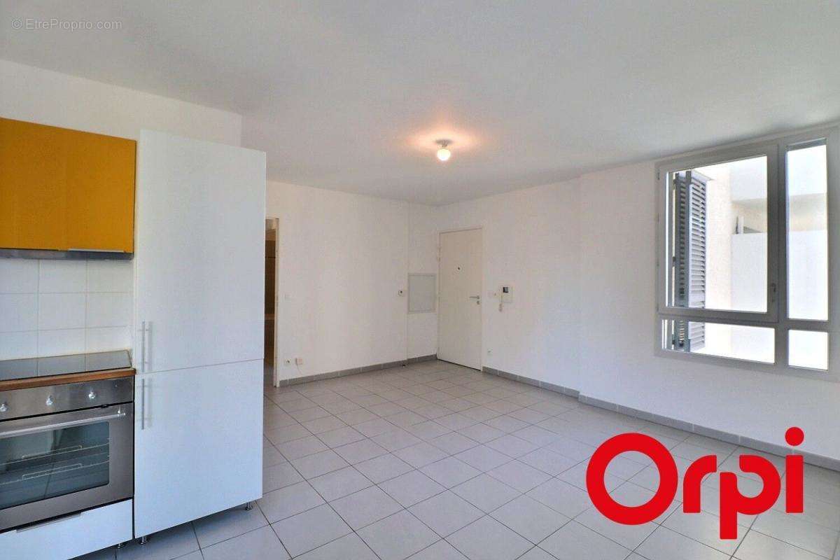 Appartement à MARSEILLE-3E