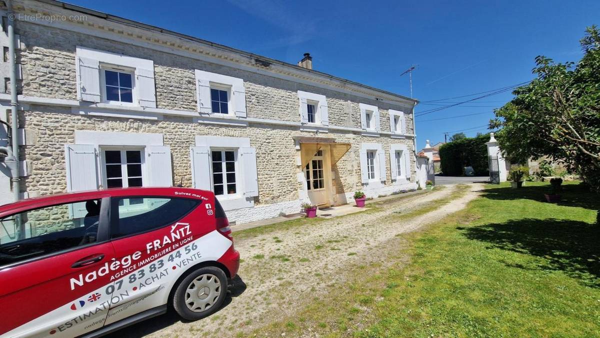 Maison à SAINT-MARTIN-DE-JUILLERS