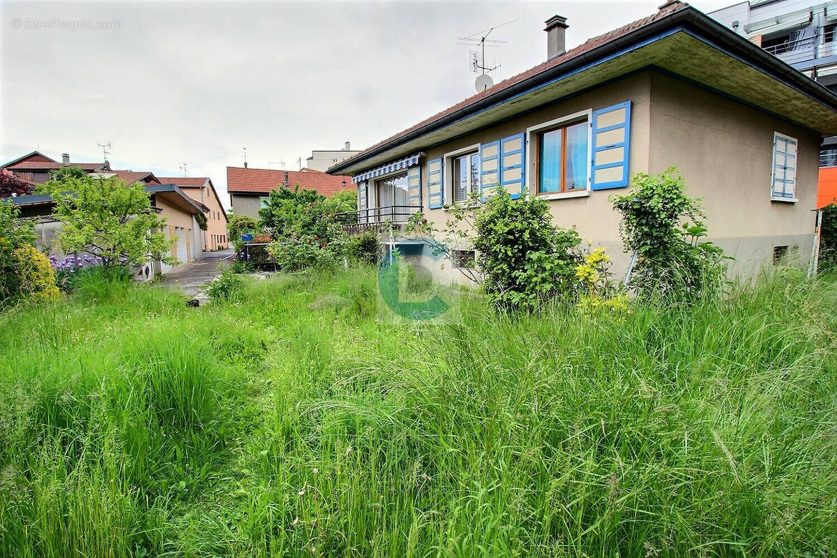 Maison à VILLE-LA-GRAND