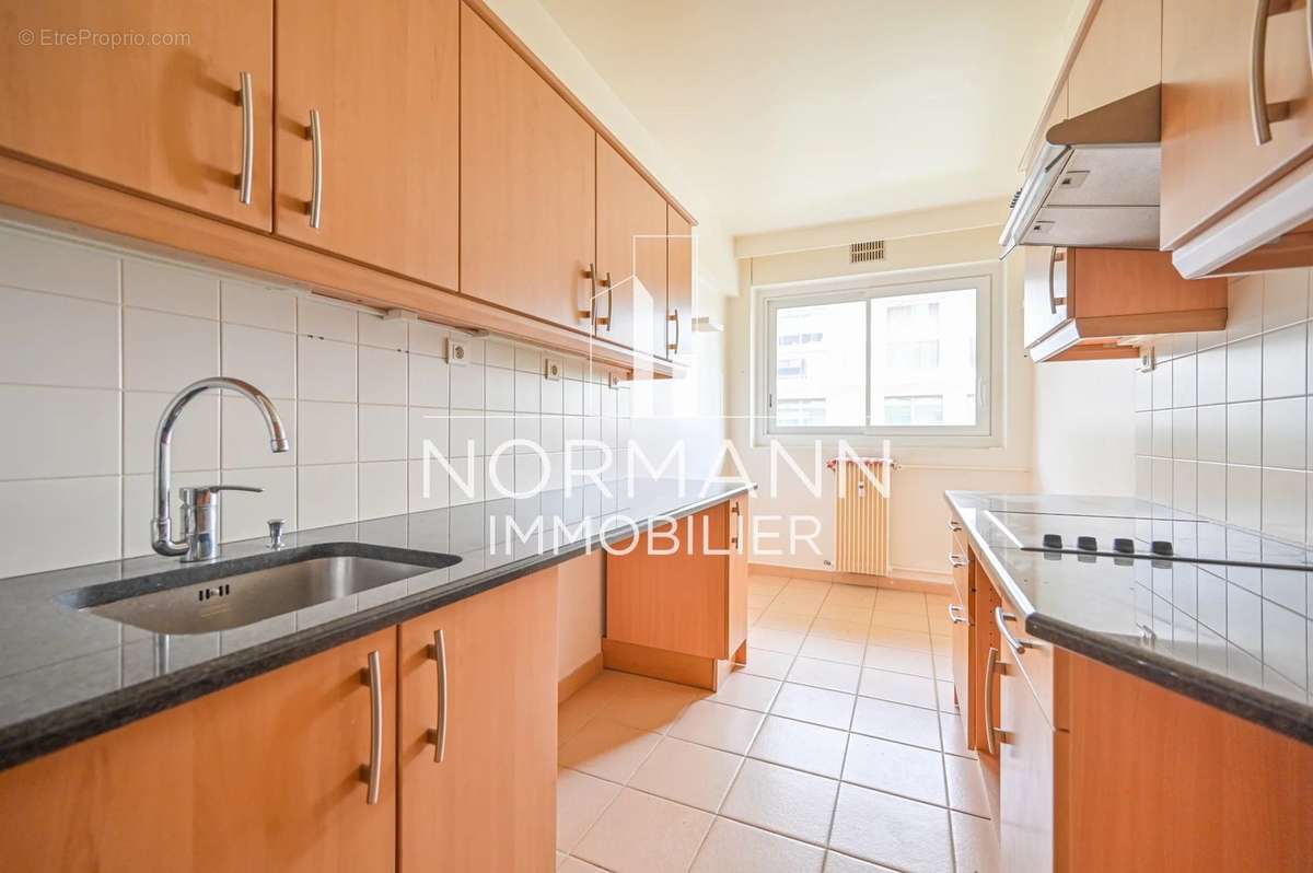 Appartement à NEUILLY-SUR-SEINE