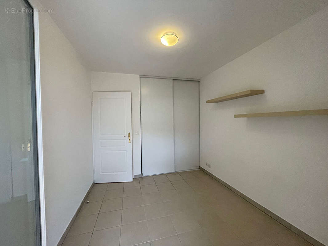 Appartement à LE PUY-SAINTE-REPARADE