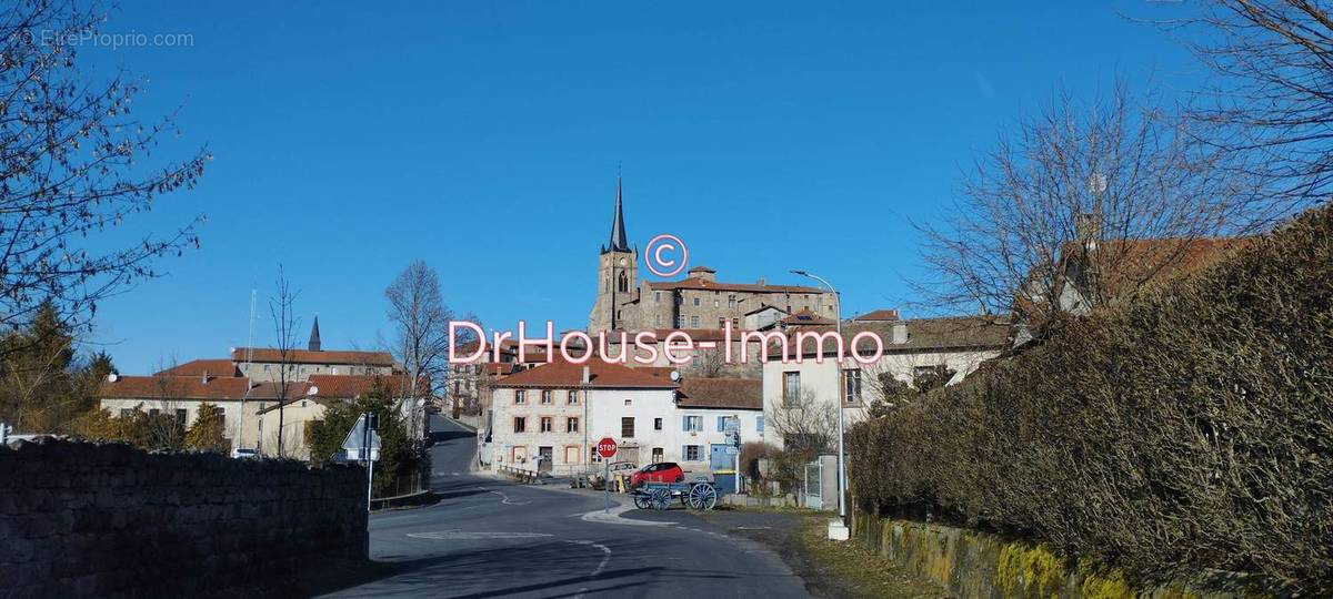 Appartement à SAINT-PAL-DE-CHALENCON