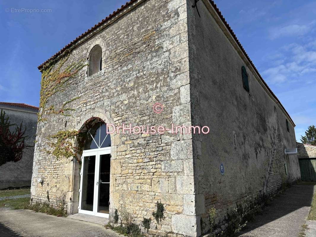 Maison à CHAMPAGNE-LES-MARAIS