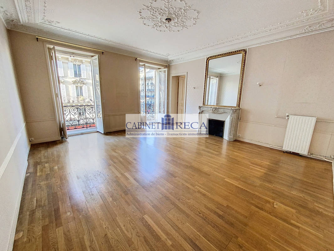 Appartement à PARIS-10E