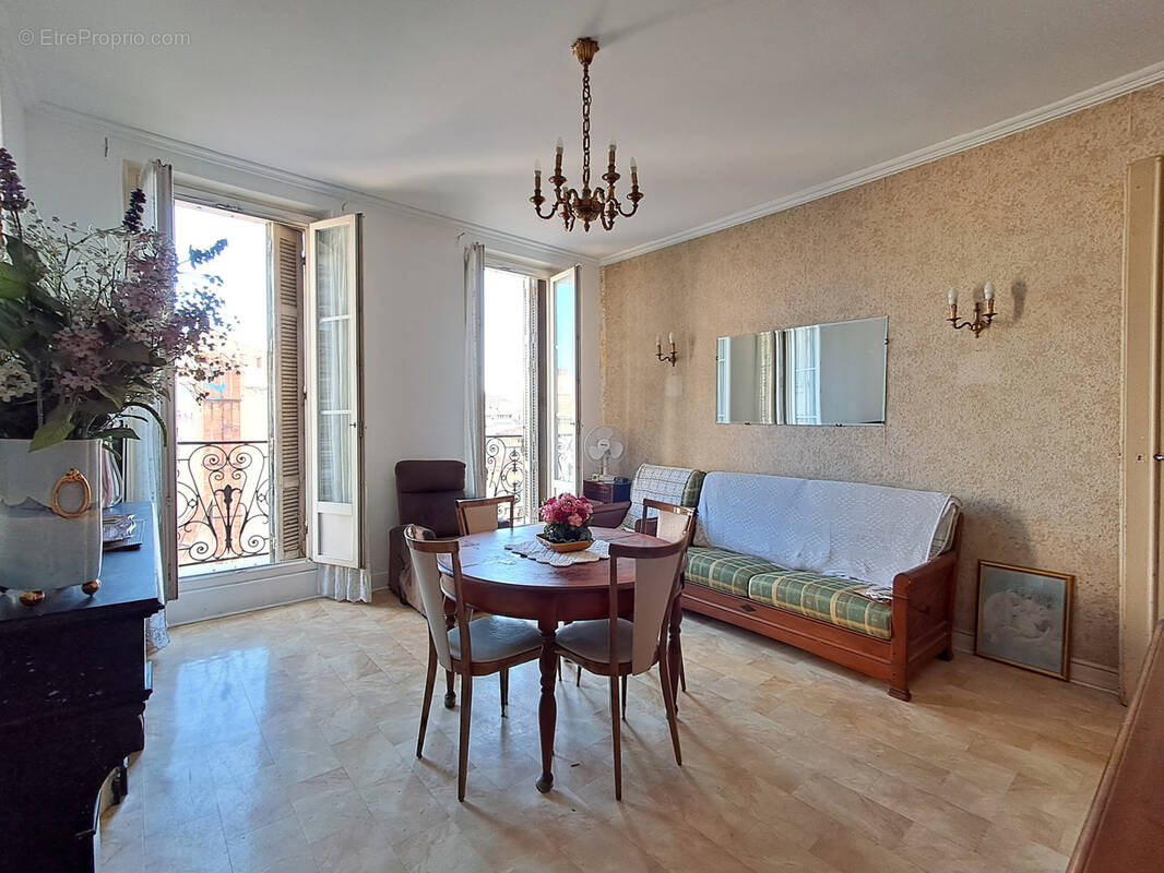 Appartement à MARSEILLE-1E