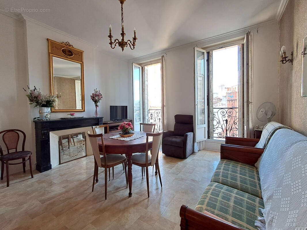 Appartement à MARSEILLE-1E