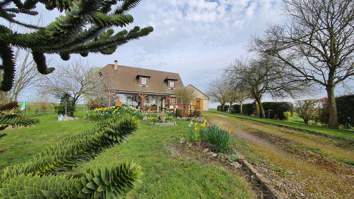 Maison à FERRIERES-HAUT-CLOCHER