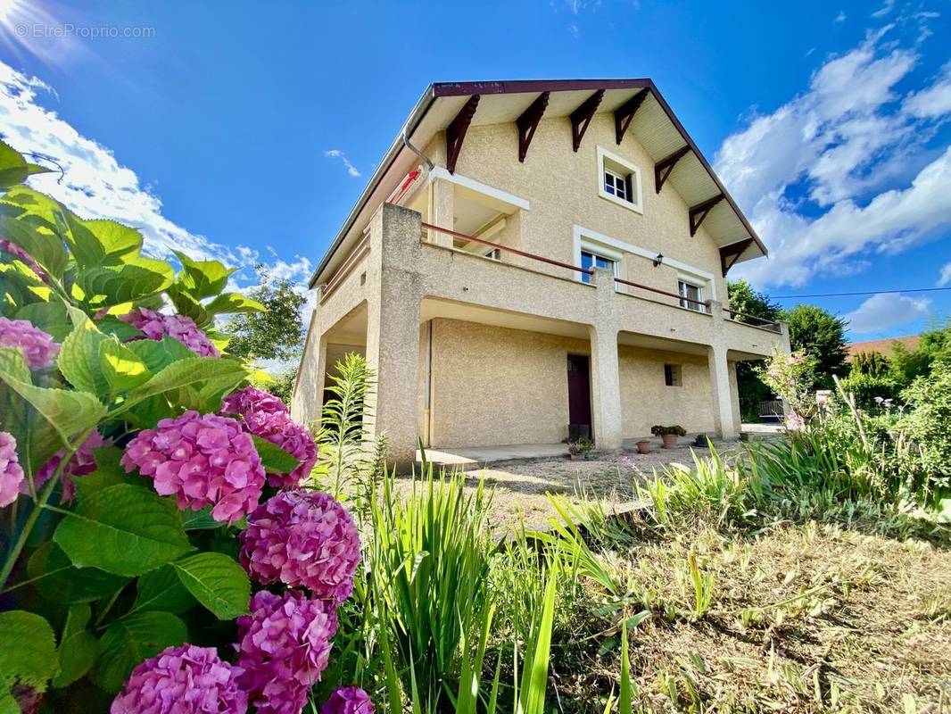 Maison à SAINT-MARTIN-BELLE-ROCHE