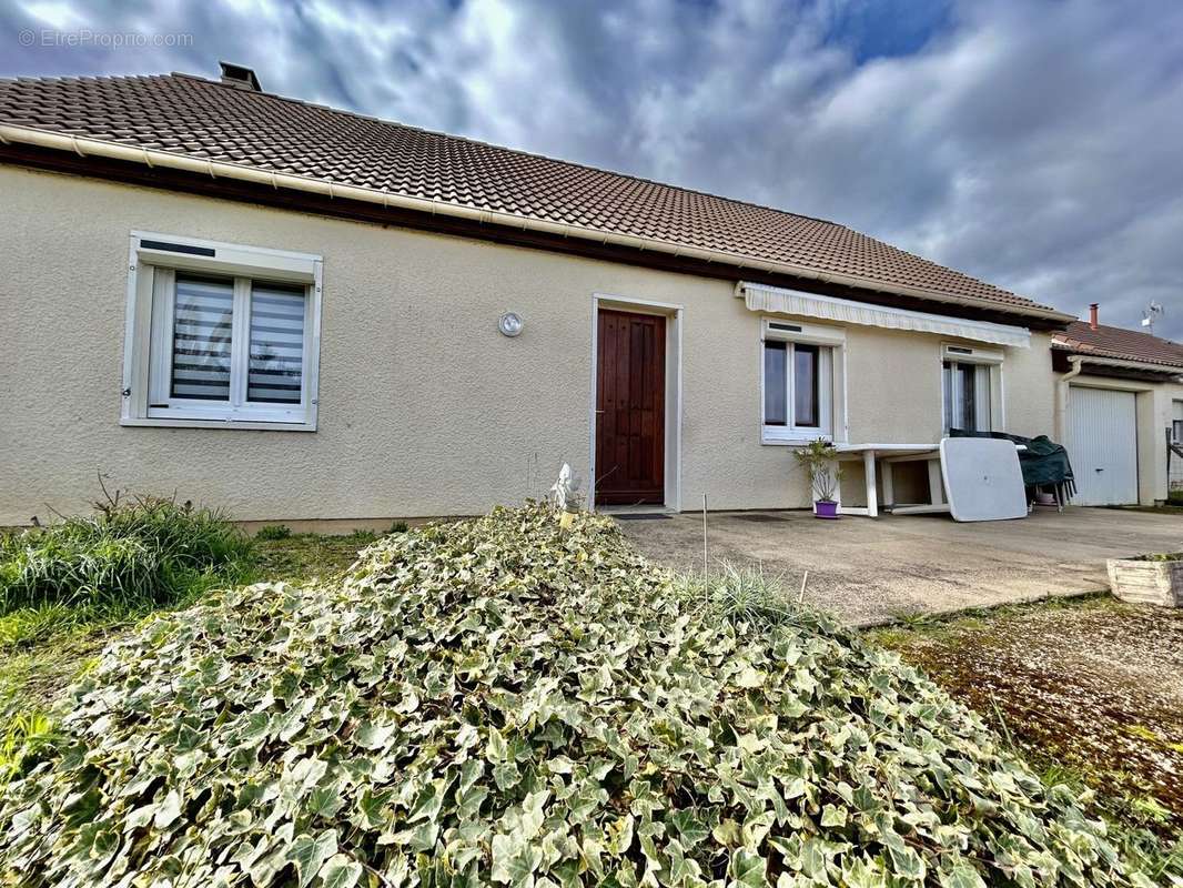 Maison à GIGNY-SUR-SAONE