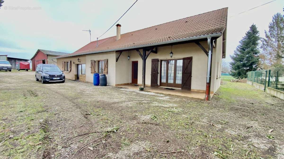 Maison à MONTPONT-EN-BRESSE