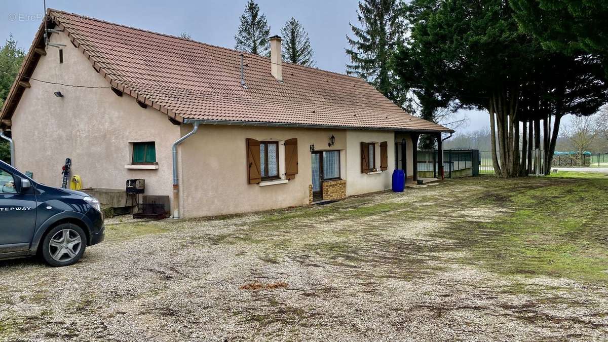 Maison à MONTPONT-EN-BRESSE