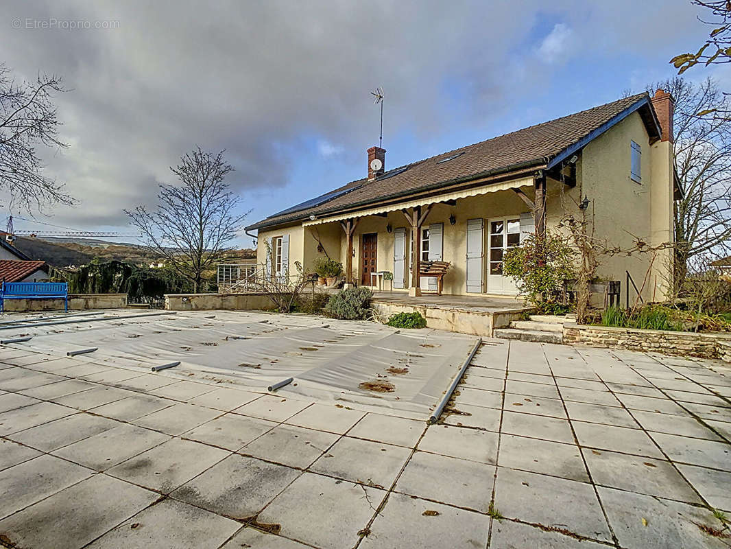 Maison à LUGNY