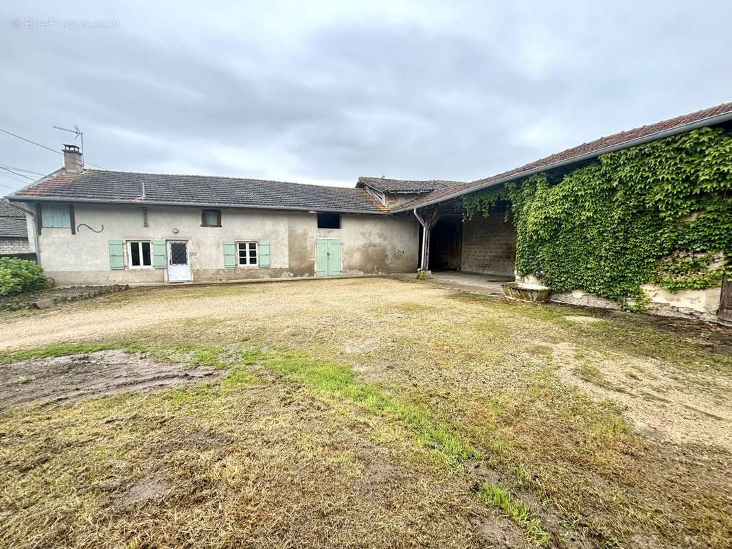 Maison à PONT-DE-VAUX