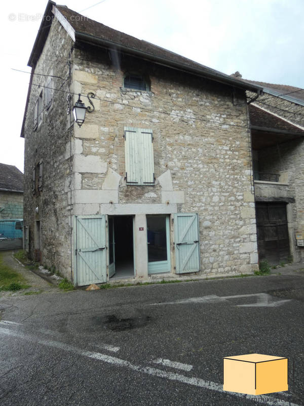 Maison à VIRIEU-LE-GRAND