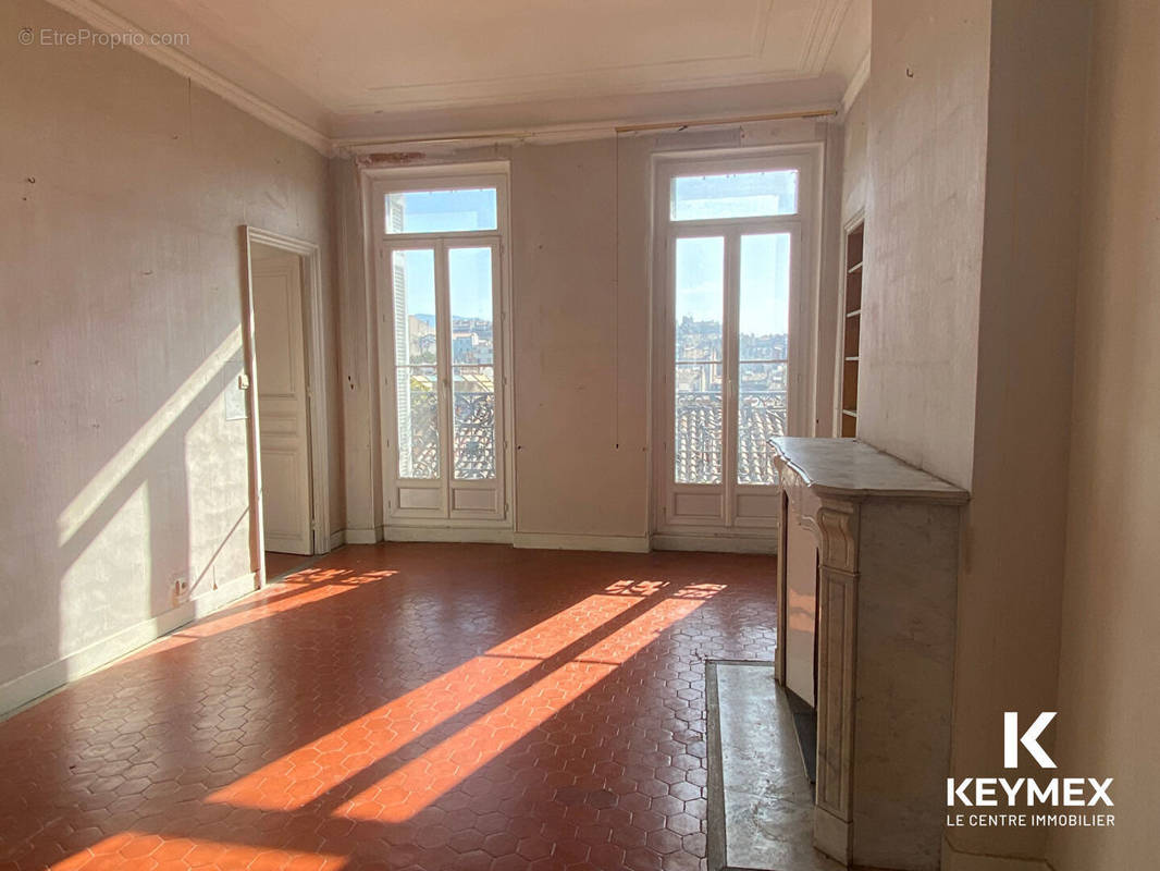 Appartement à MARSEILLE-1E