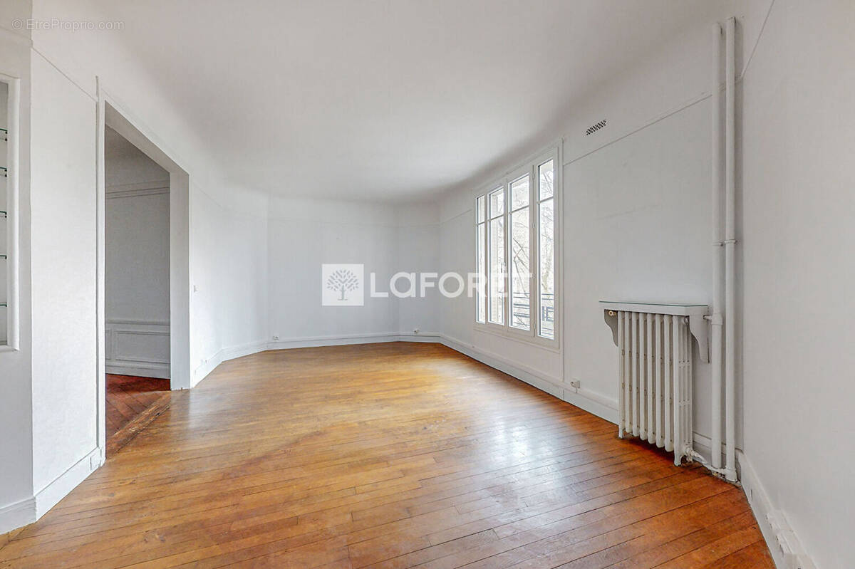 Appartement à PARIS-16E