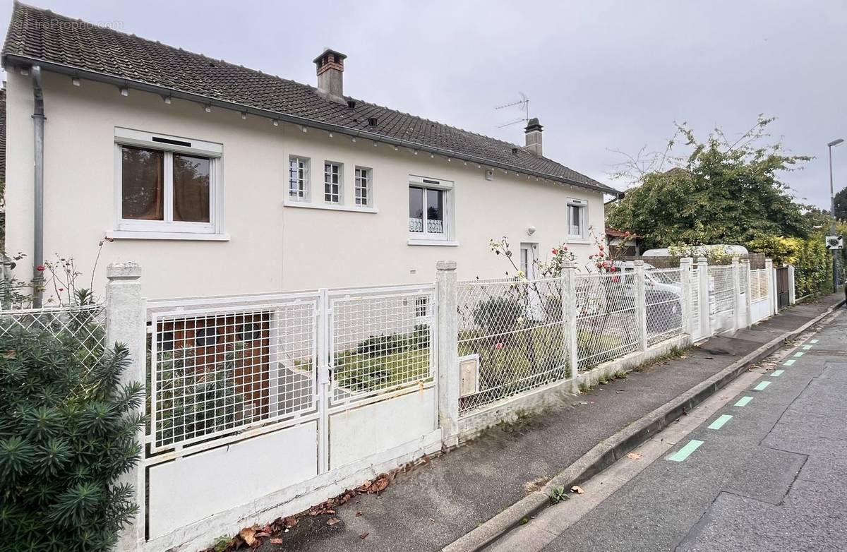 Maison à LA FRETTE-SUR-SEINE