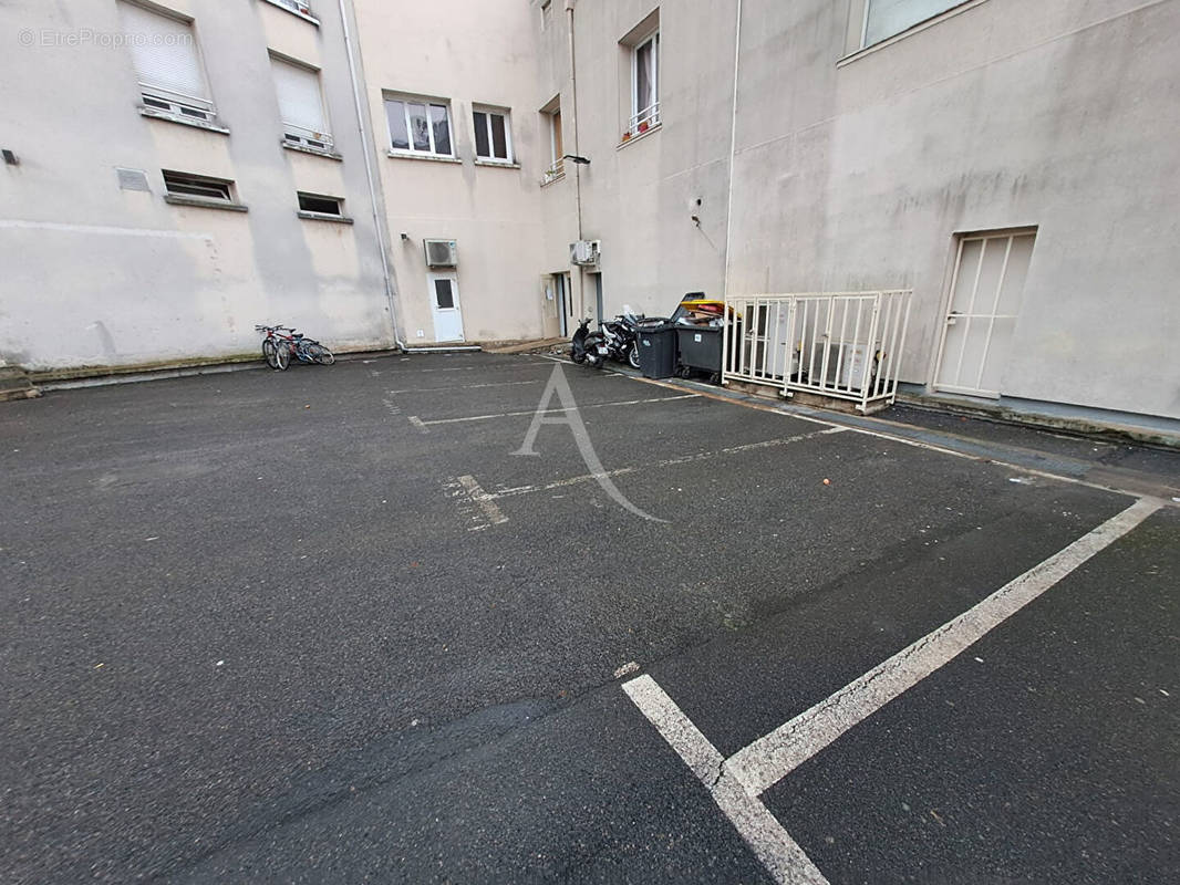 Parking à ARPAJON